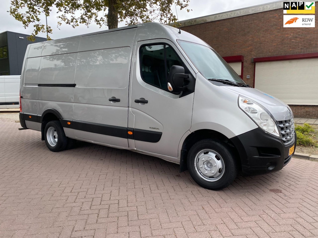 Renault Master - T35 2.3 dCi L3 * Dubbellucht * Airco * Cruise Control * Euro5 * APK 18-7-2026 * Dubbele Sc - AutoWereld.nl