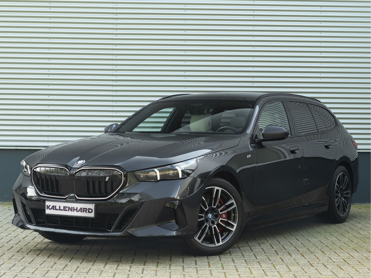 BMW i5 Touring - eDrive40 M-Sport Pro - Onderstel Prof - Pano - Trekhaak - Driving Ass Prof - AutoWereld.nl