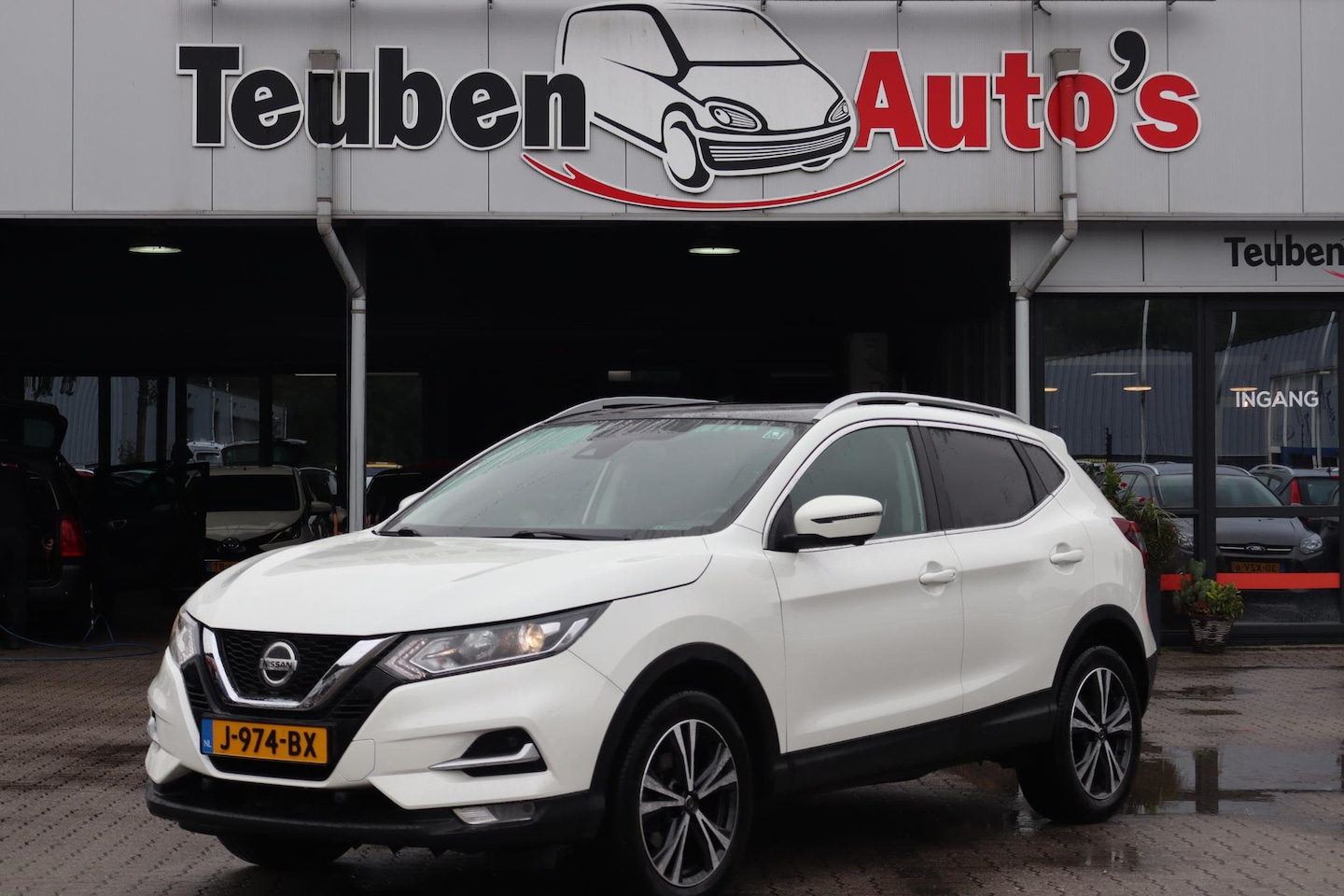 Nissan Qashqai - 1.3 DIG-T N-Connecta Panoramadak, Navigatie, Climate control, 360 Camera, Trekhaak, Cruise - AutoWereld.nl