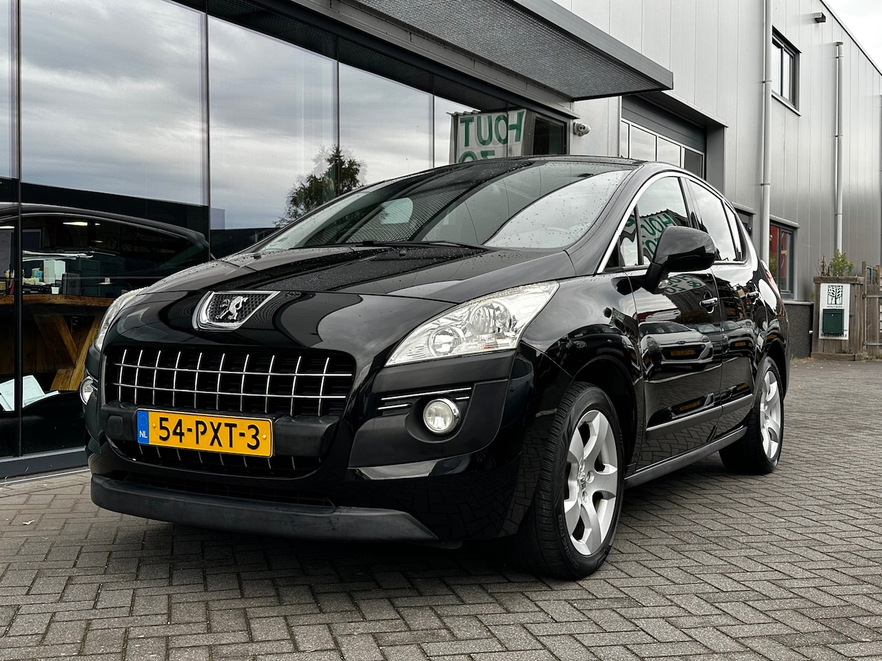 Peugeot 3008 - 1.6 ST|156pk|4 nieuwe banden|Glazen Dak|Trekhaak|Navi|Climate Control|Cruise Control - AutoWereld.nl