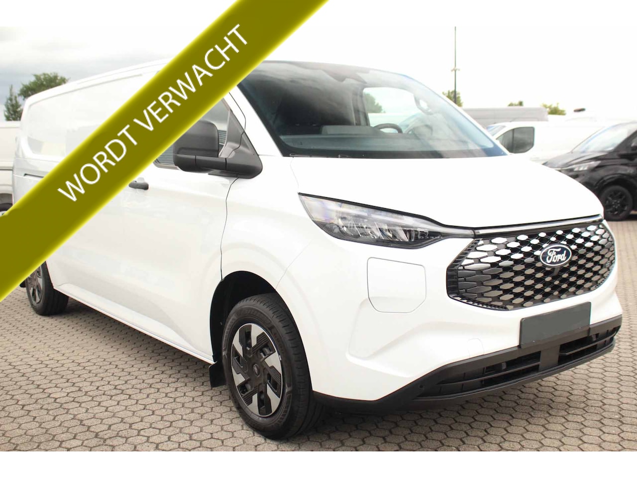 Ford E-Transit Cust. - 340 L2H1 136PK Trend 65 kWh Airco | Cruise | Apple CP-Android | Camera - AutoWereld.nl