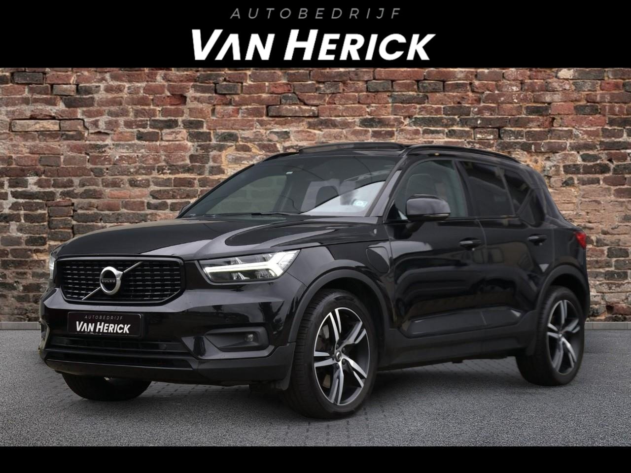 Volvo XC40 - 1.5 T5 Recharge R-Design | Panoramadak | Harman Kardon | Winterpakket - AutoWereld.nl