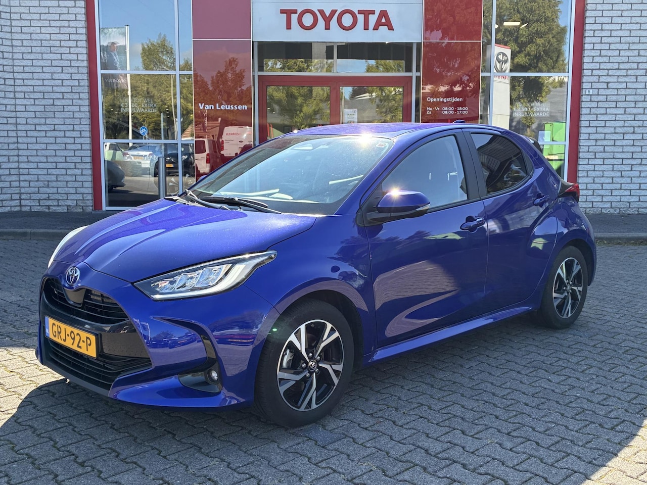 Toyota Yaris - HYBRID 115 FIRST EDITION NL-AUTO APPLE/ANDROID LED KEYLESS CAMERA 16" LM-VELGEN AD-CRUISE - AutoWereld.nl