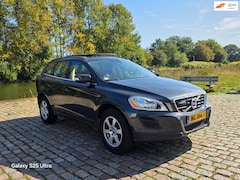 Volvo XC60 - 2.4 D5 AWD Summum Automaat 2e eigenaar dealer onderhouden panorama dak navigatie cruis con
