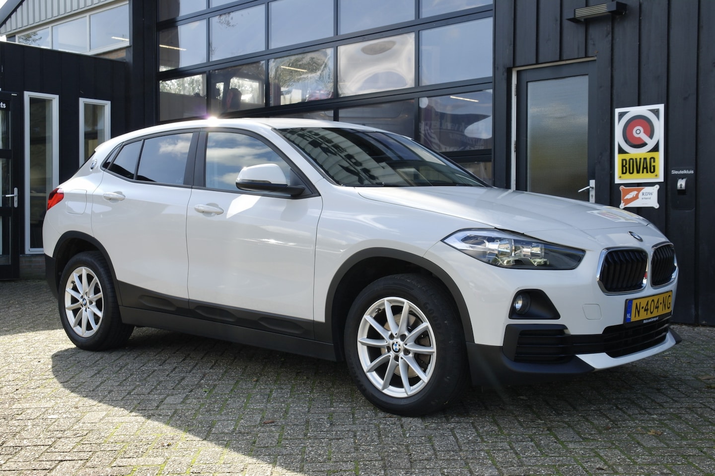 BMW X2 - sDrive18i Executive | Cruise | Cruise | Navi | Sportstoelen - AutoWereld.nl