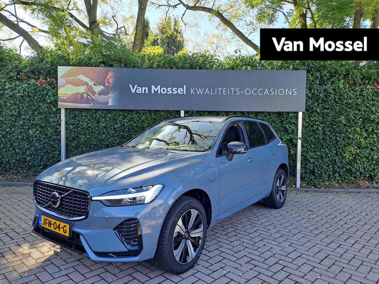 Volvo XC60 - 2.0 T8 Plug-in hybrid AWD Plus Dark | PANO-SCHUIFDAK | TREKHAAK | HARMAN-KARDON | LEER | C - AutoWereld.nl
