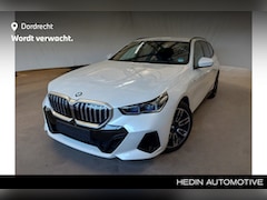 BMW 5-serie Touring - 520i Touring | M-Sport | Trekhaak | Driving Assistant Plus | Harman Kardon | Standkachel |