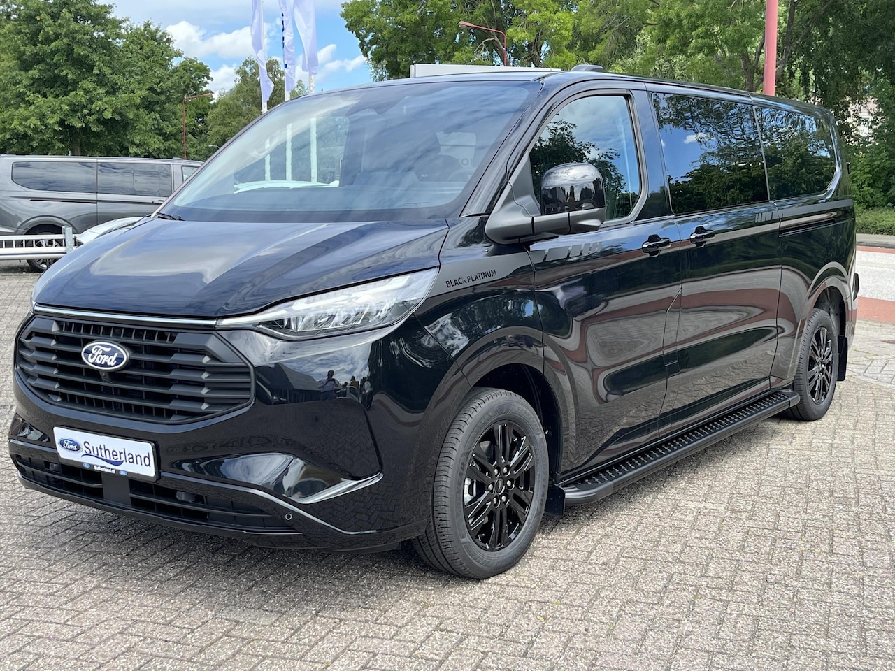 Ford Transit Custom - 320 2.5 PHEV L2H1 Black Platinum DC | SCI | 233pk | Netto bijtelling 2025 vanaf 461,- per - AutoWereld.nl