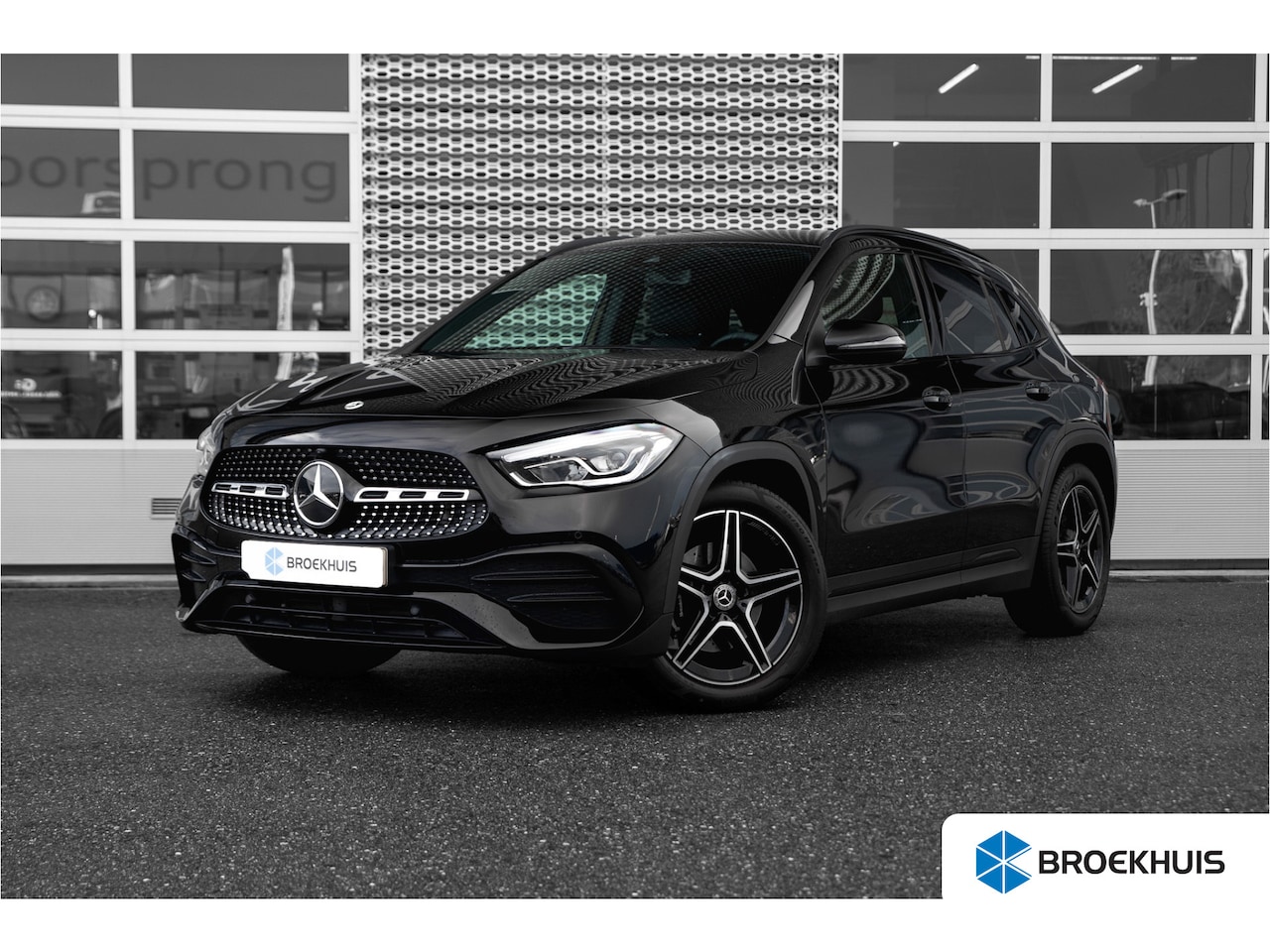 Mercedes-Benz GLA-Klasse - 180 136pk AMG Line | Camera | Stoelverwarming | - AutoWereld.nl