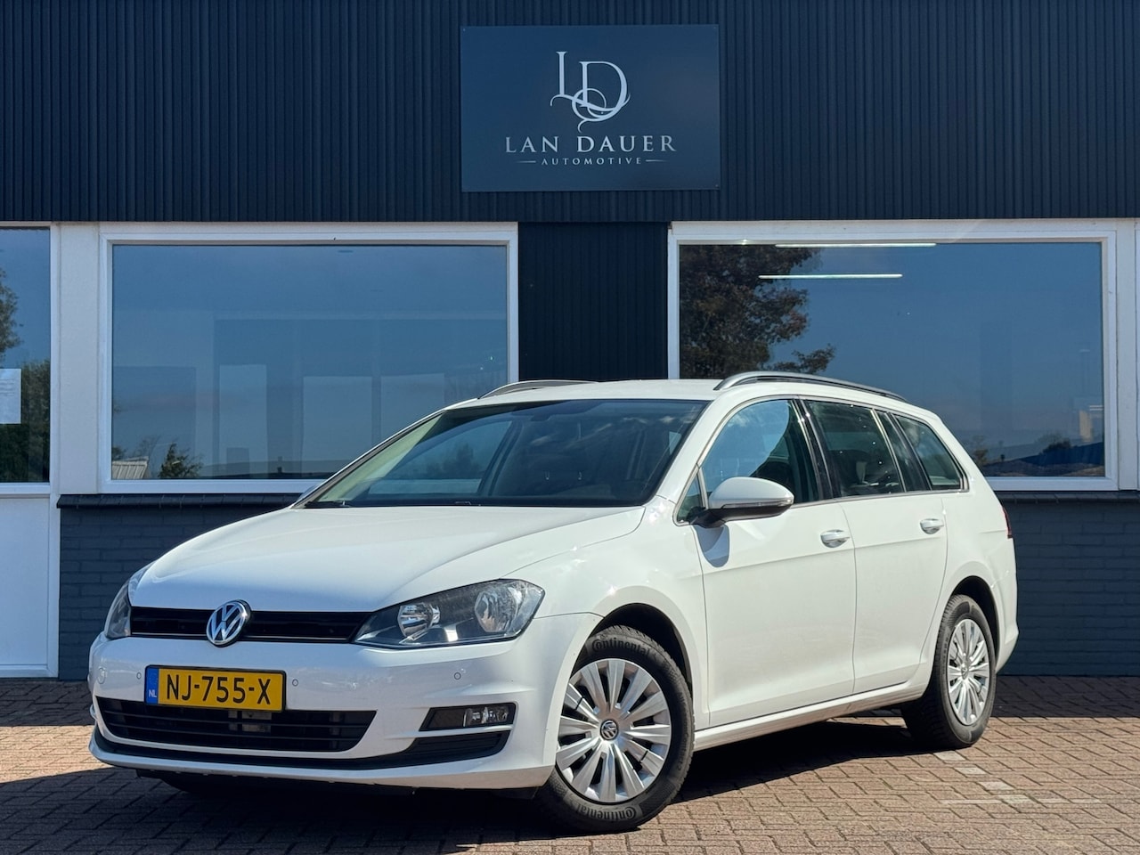 Volkswagen Golf Variant - 1.6 TDI Automaat / Dealer OH / 1e eig - AutoWereld.nl
