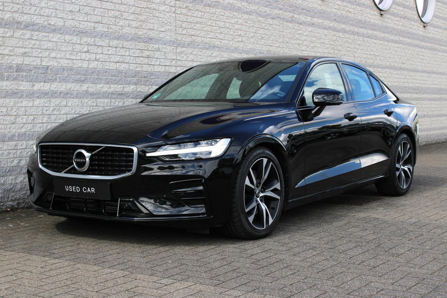 Volvo S60 - T4 190pk GT R-Design | Dealeronderhouden | Leder | Park Assist Line | Deelbare achterbank - AutoWereld.nl