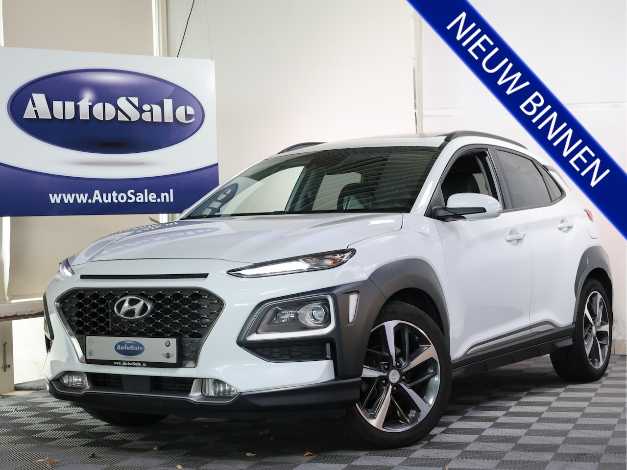 Hyundai Kona - 1.0T Premium PANO NAVI CLIMA STOEL VERW+VERK PDC '18 - AutoWereld.nl