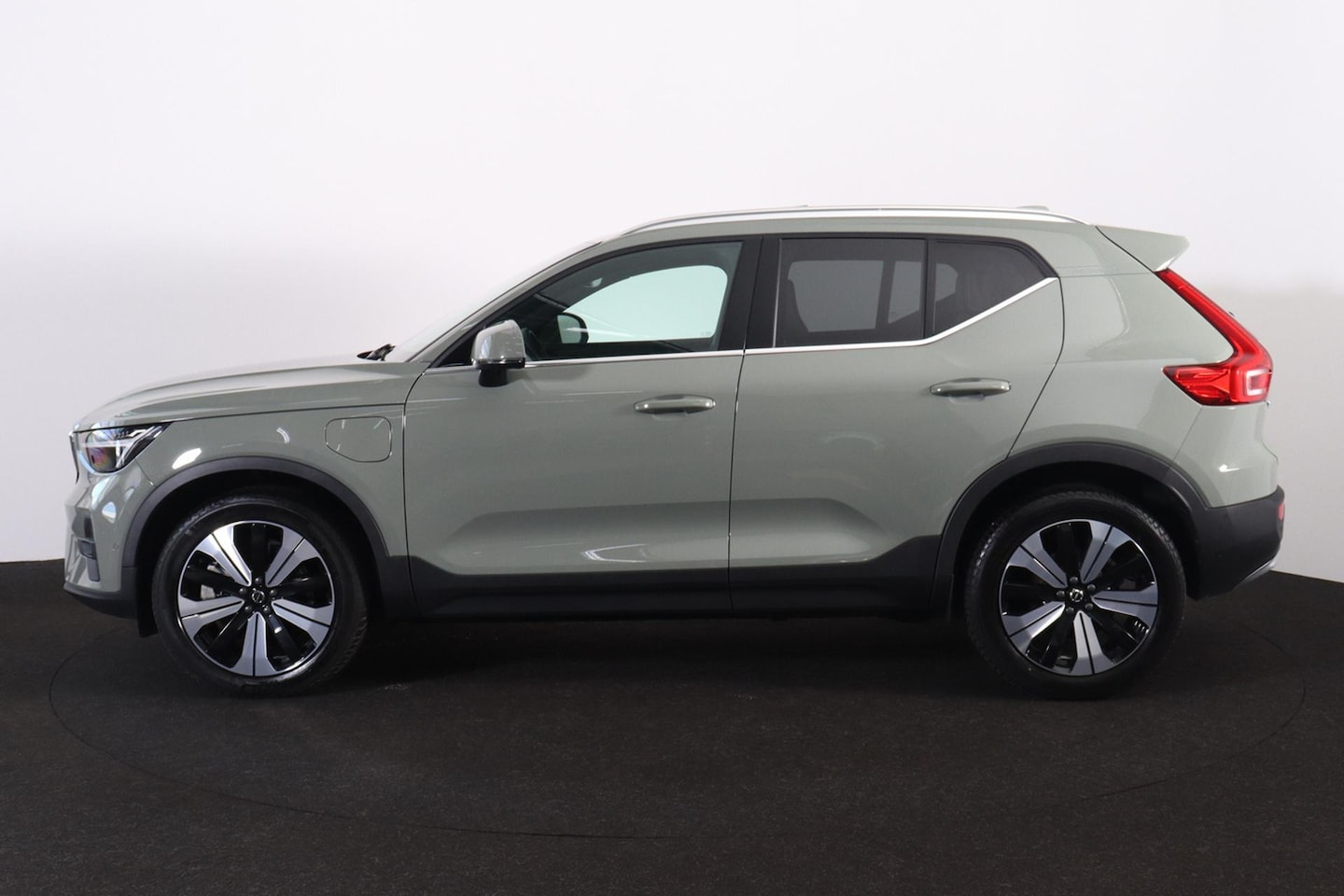 Volvo XC40 - T5 Recharge Ultimate Bright - Panorama/schuifdak - IntelliSafe Assist & Surround - 360º Ca - AutoWereld.nl