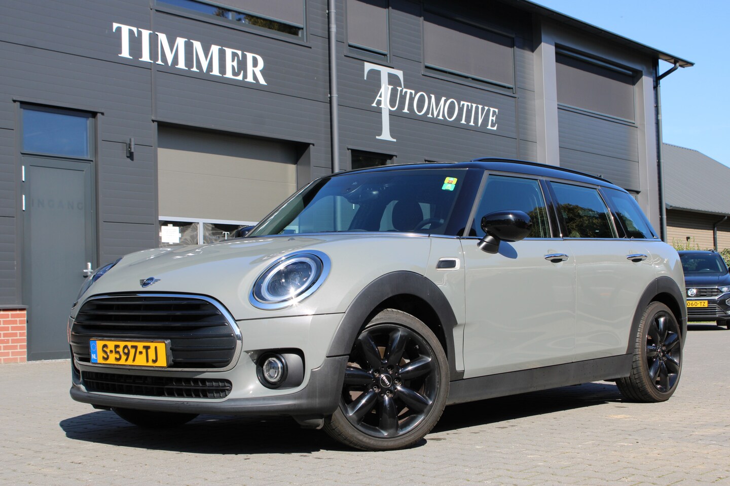 MINI Clubman - Mini 1.5 Cooper Richmond Park Edition - Lederen bekleding - Sportstoelen - Stuurverwarming - AutoWereld.nl