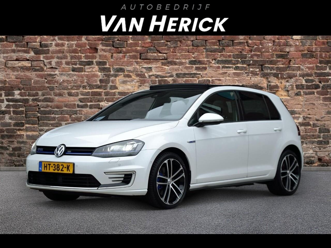 Volkswagen Golf - 1.4 TSI GTE | Schuif/kanteldak | Leder | ACC - AutoWereld.nl
