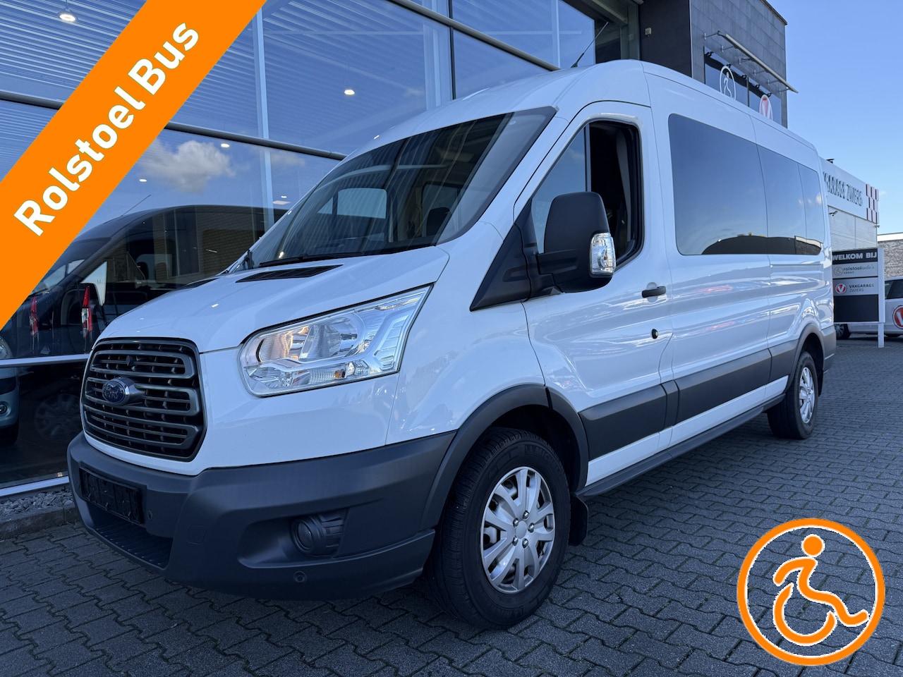 Ford Transit - Rolstoelbus / Personenbus 350 L2H2 (Mooie ruime bus met mogelijkheden!) - AutoWereld.nl