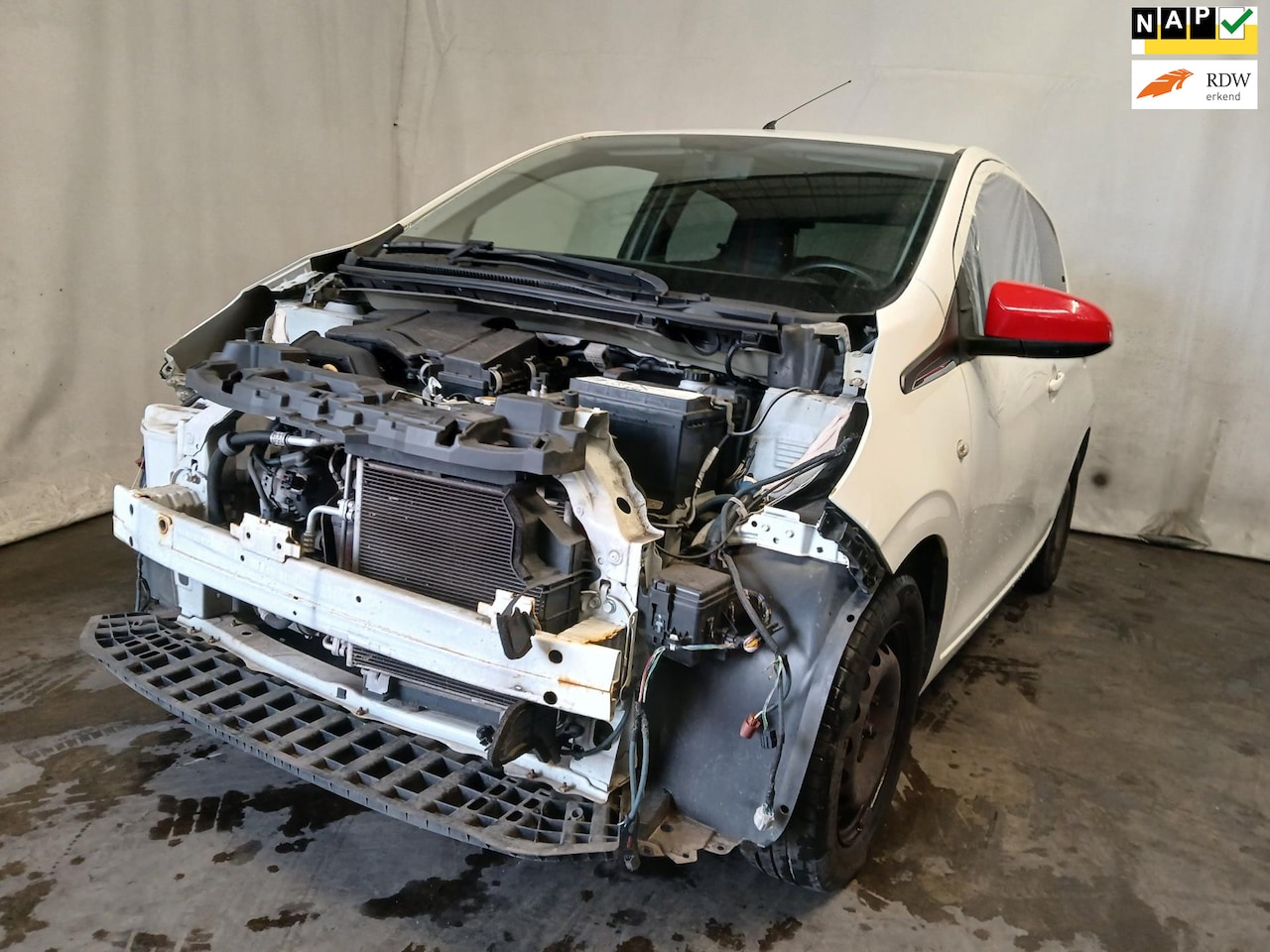 Peugeot 108 - 1.0 e-VTi Active - Airco - Schade - AutoWereld.nl