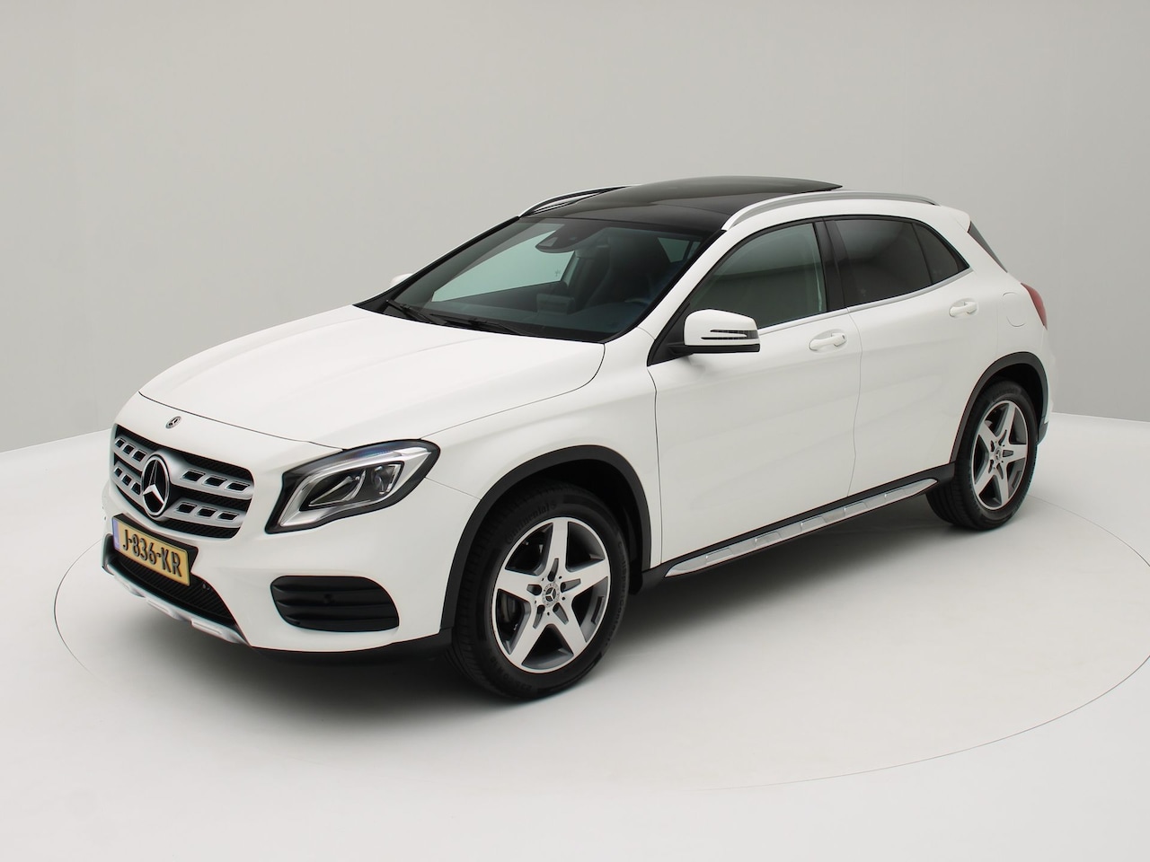 Mercedes-Benz GLA-Klasse - 200 Premium Plus Panorama Amg line - AutoWereld.nl