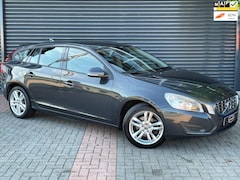 Volvo V60 - 1.6 T3 Kinetic Trekhaak | Navi | Pdc | Cruise | Climate Control