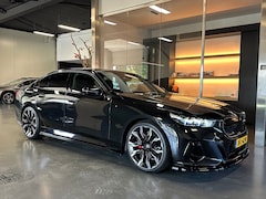 BMW 5-serie - 520i M Performance 2024 Full black garantie