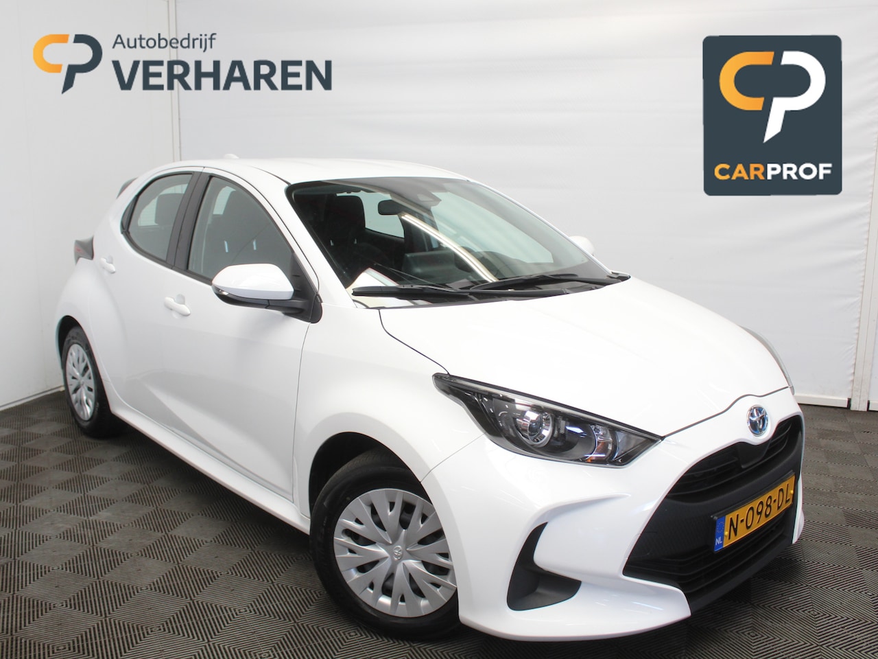 Toyota Yaris - 1.5 Hybrid Active CARPLAY | CAMERA | CLIMATE | DAB | ADAPCRUISE | ELRM - AutoWereld.nl