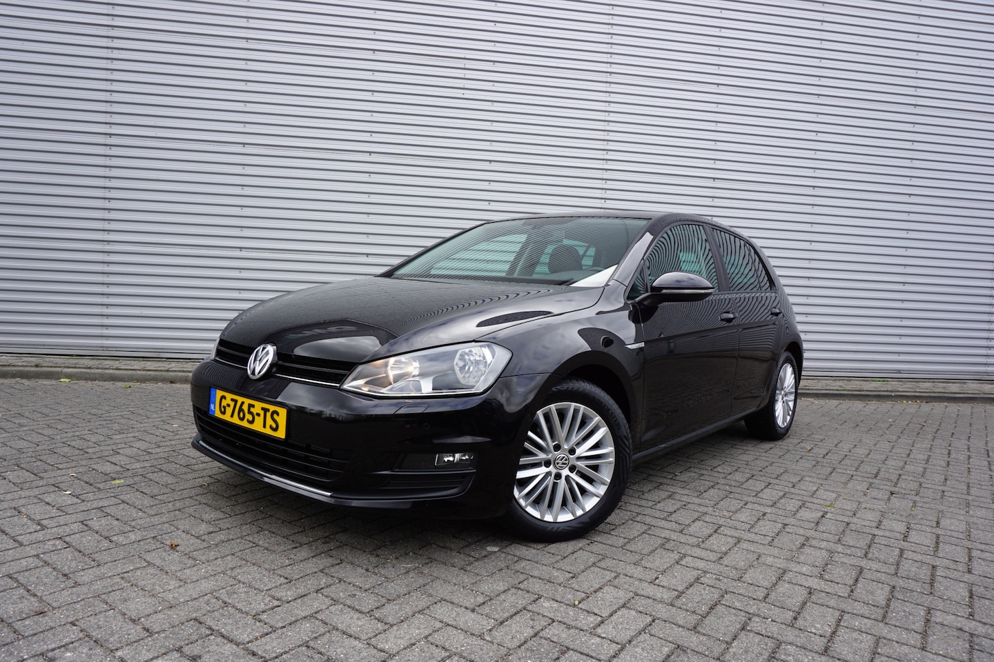 Volkswagen Golf - 1.2 TSI Highline AUTOMAAT - Climate / Cruise / Parkeers. / Elektr. ramen / Lm velgen - AutoWereld.nl