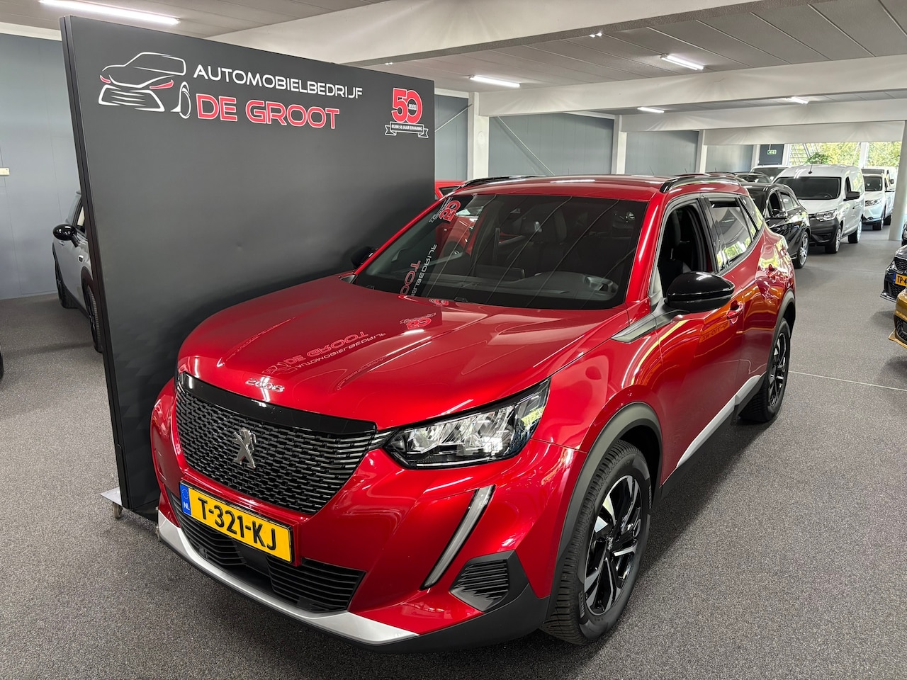 Peugeot 2008 - 1.2 PureTech Allure Pack NL-auto met achteruitrijcamera en parkeersensoren achter - AutoWereld.nl
