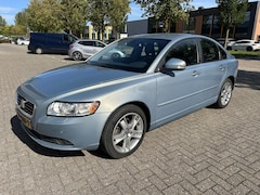 Volvo S40 - 2.0 Momentum 146PK 2e EIG XENON LEER TRHK NAP
