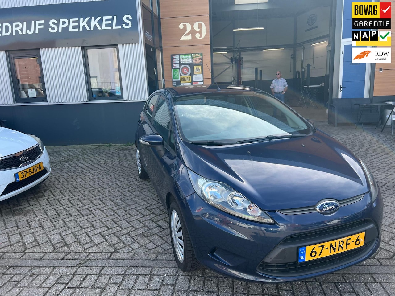 Ford Fiesta - 1.25 Limited 3 maanden garantie nieuwe apk aflevering beurt compleet gereinigd en gepoetst - AutoWereld.nl