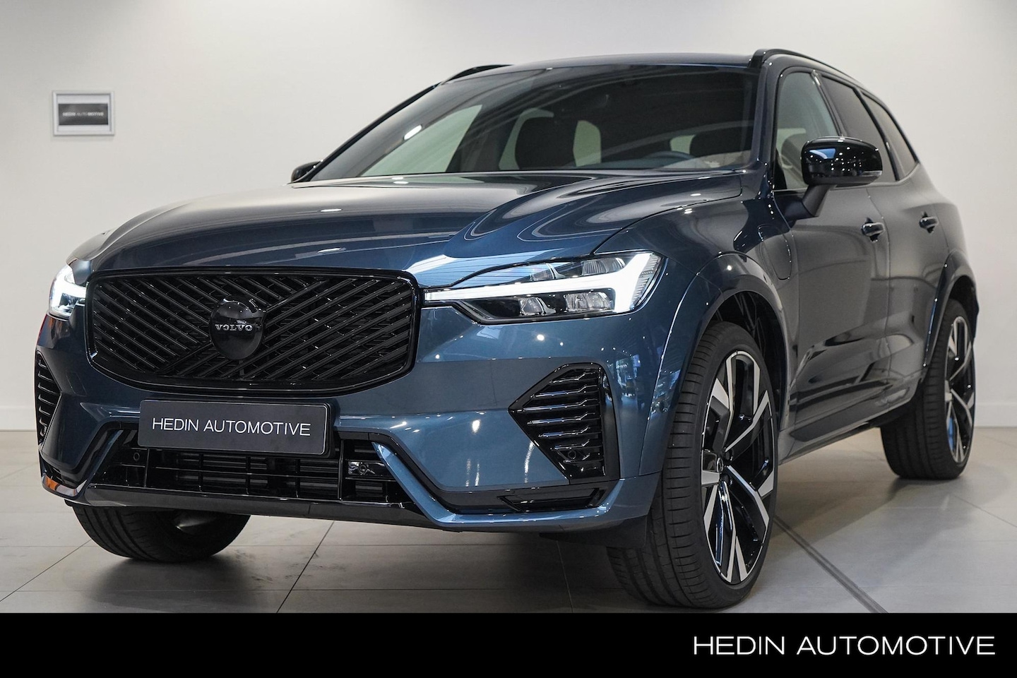 Volvo XC60 - T6 Plug-in hybrid AWD Plus Black Edition 350pk | Panoramadak | Harman/Kardon | Stoelverwar - AutoWereld.nl