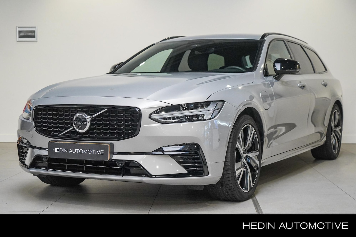 Volvo V90 - T6 Plug-in hybrid AWD Ultimate Dark 350pk | Harman/Kardon | 360° Rondomzicht Parkeercamera - AutoWereld.nl