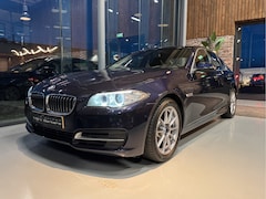 BMW 5-serie - 520i Luxury Edition Bi-Xenon, Navi, 110.801 km()