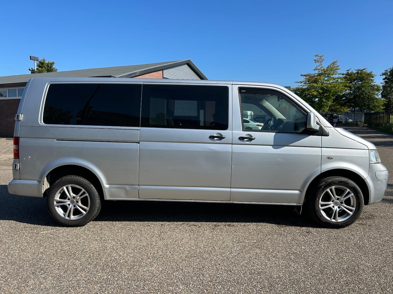 Volkswagen Transporter - 2.5 TDI 340 Trendline DC 2.5 TDI 340 Trendline DC - AutoWereld.nl