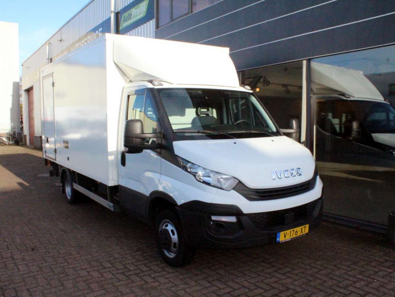 Iveco Daily - 40C15 3.0 410 Bakwagen  Laadklep XL/Dubbellucht/Zijdeur - AutoWereld.nl