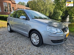 Volkswagen Polo - 1.4-16V Trendline AUTOMAAT