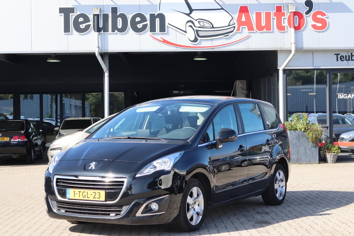 Peugeot 5008 - 1.6 HDi Active 5p. Foto's volgen, Auto moet nog gereinigd worden. - AutoWereld.nl