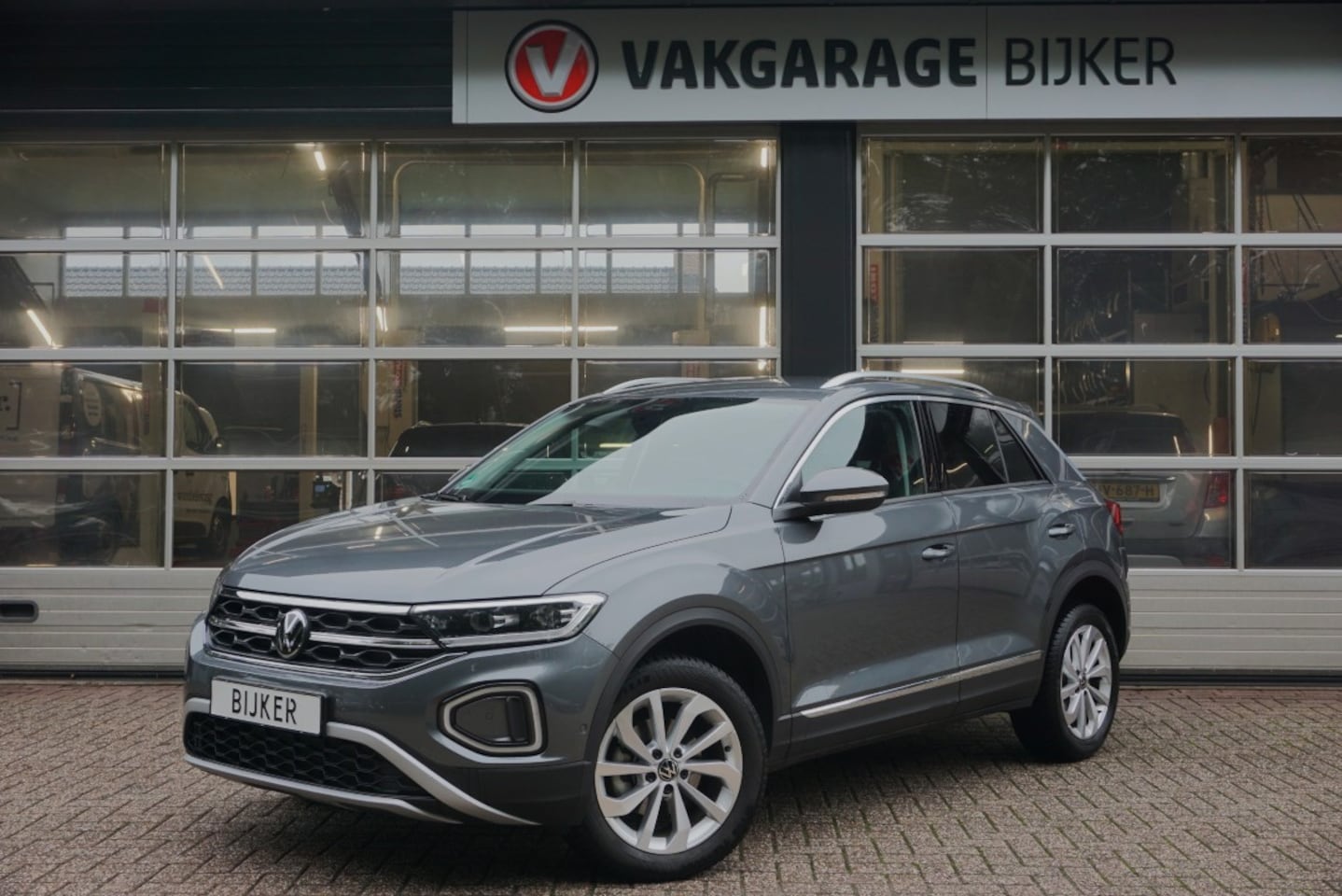 Volkswagen T-Roc - 1.5 TSI Style Navi/Camera/Trekhaak! - AutoWereld.nl