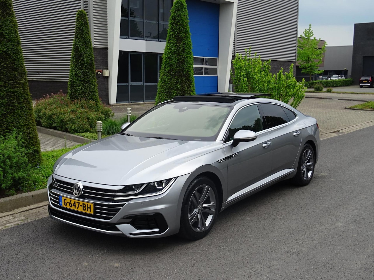 Volkswagen Arteon - 1.5 TSI R-Line Automaat | Pano | LED | Virtual | 100% Onderhouden - AutoWereld.nl