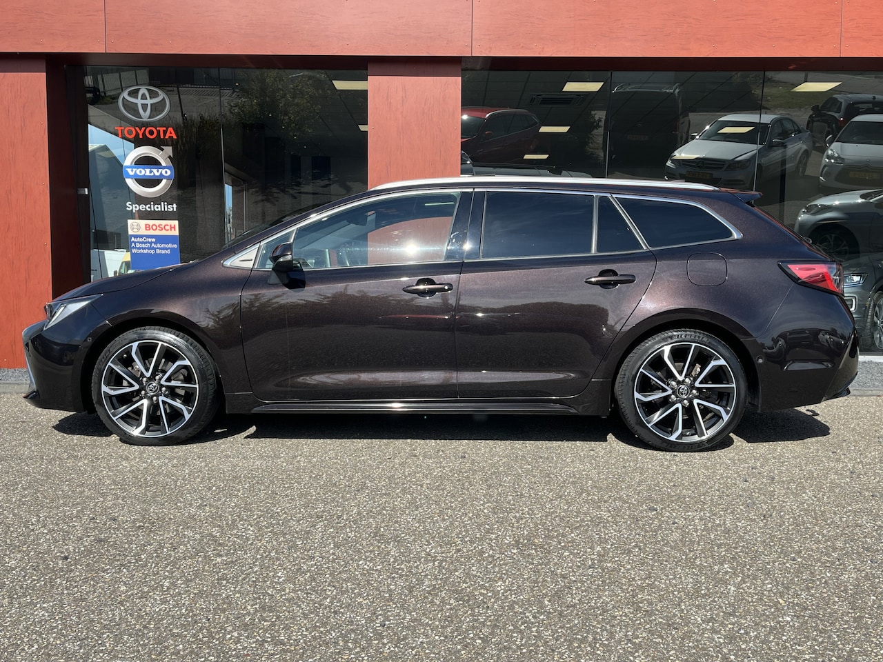 Toyota Corolla Touring Sports - 2.0 Hybrid Executive | Trekhaak | PANO | Nav! - AutoWereld.nl