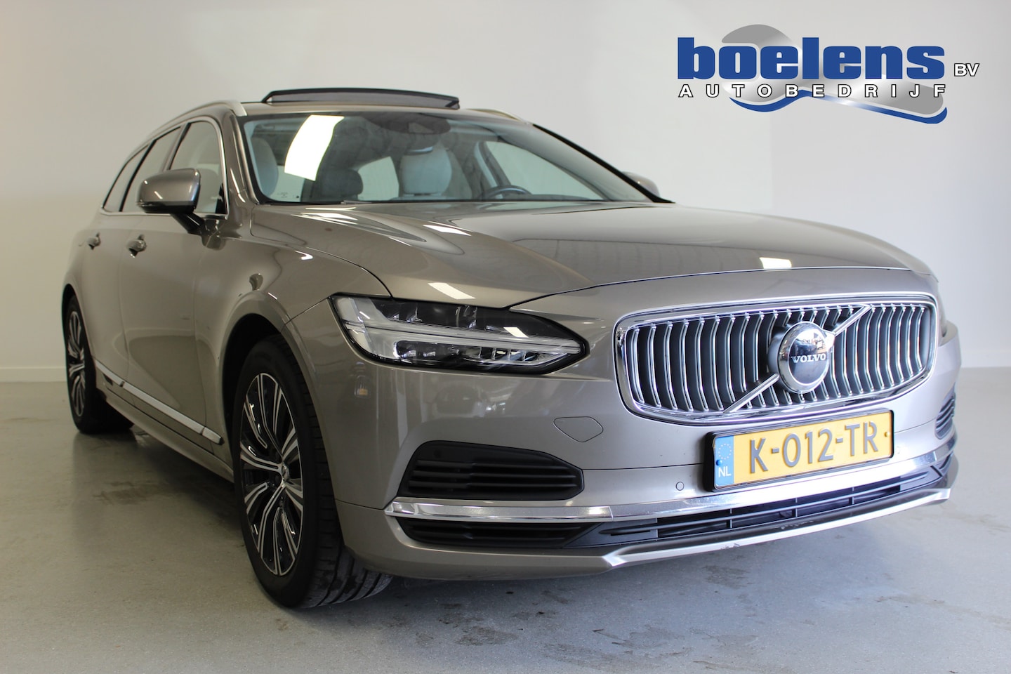 Volvo V90 - 2.0 T6 AWD Business Pro | PANO-DAK | ACC | WEGKL-TRHAAK | CARPLAY | CAMERA | NAVIGATIE | E - AutoWereld.nl