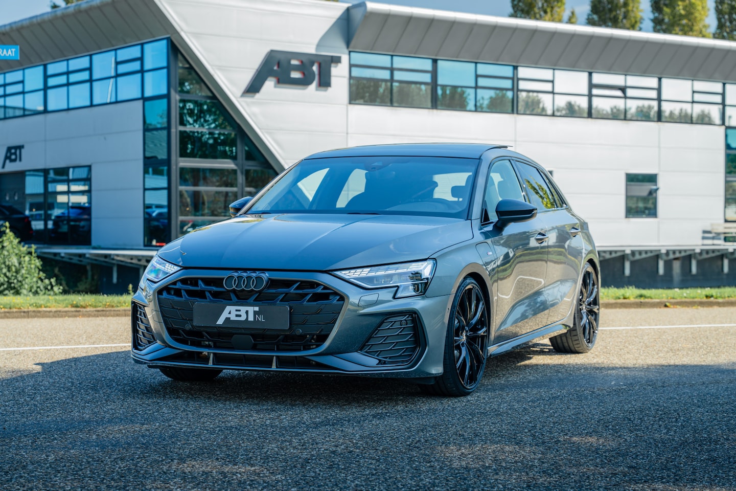 Audi A3 Sportback - 45 TFSI e ABT Competition | ABT GR20 | Verlaging | Panoramadak | Achteruitrijcamera | Ambi - AutoWereld.nl