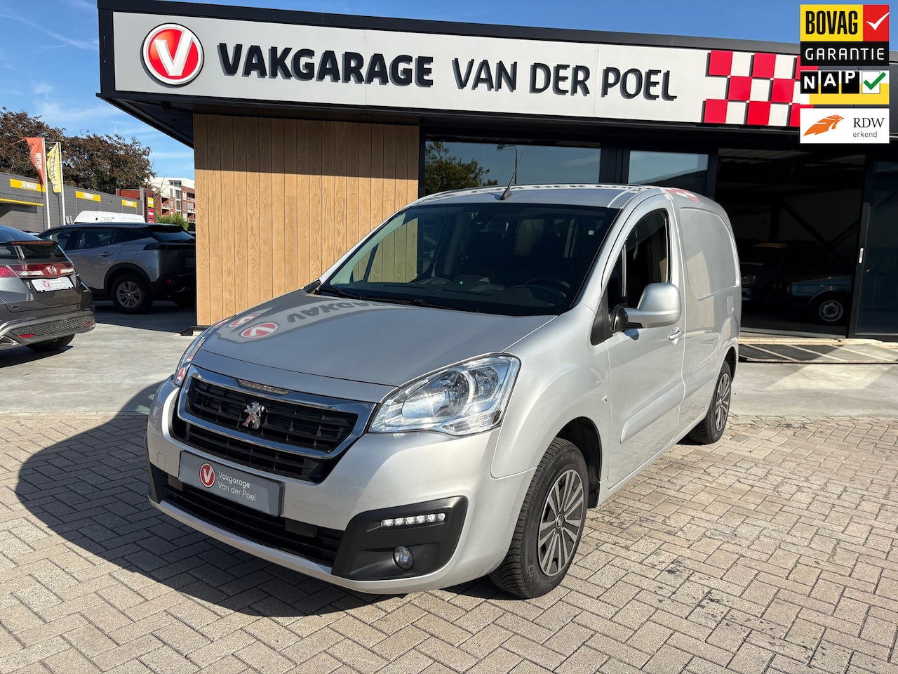 Peugeot Partner - 120 1.6 BlueHDi 75 L1 Premium Pack 120 1.6 BlueHDi 75 L1 Premium Pack - AutoWereld.nl
