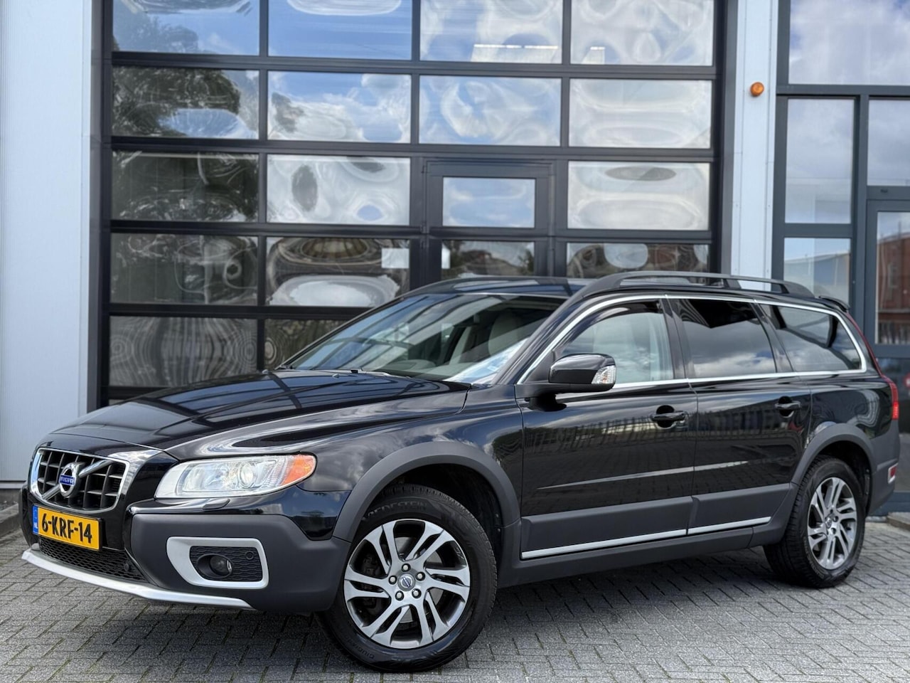 Volvo XC70 - 2.0 D4 FWD Momentum / Leder / Navi / Cruise / NAP - AutoWereld.nl