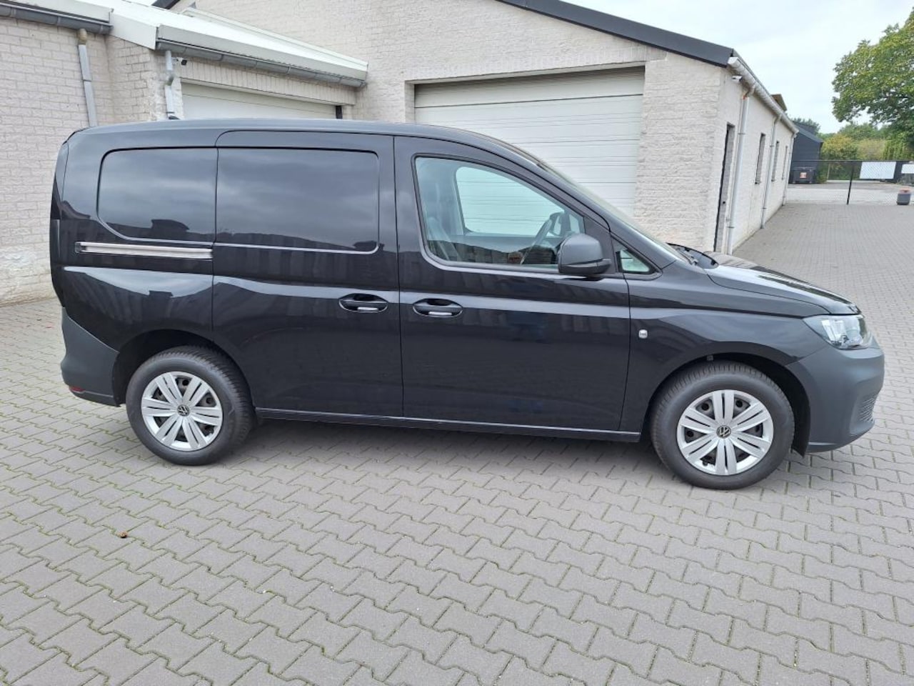Volkswagen Caddy Cargo - 2.0 TDI Zwart Metalic Trekhaak - AutoWereld.nl