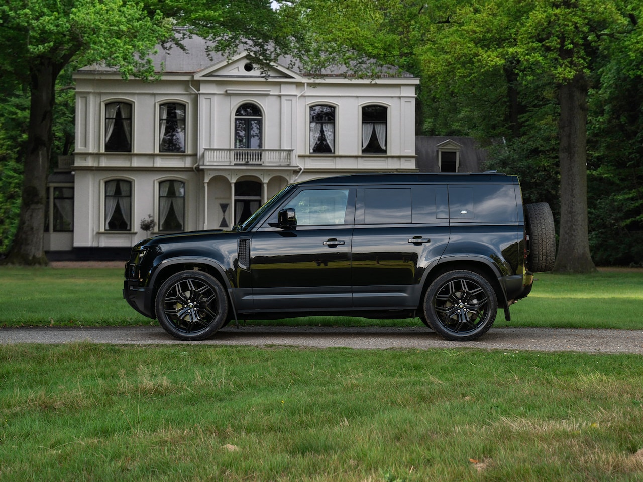 Land Rover Defender 110 - 2.0 D240 HSE | NL- auto | Grijs Kenteken | €54.900 EX BTW | Pano - dak | Luchtvering | Mer - AutoWereld.nl