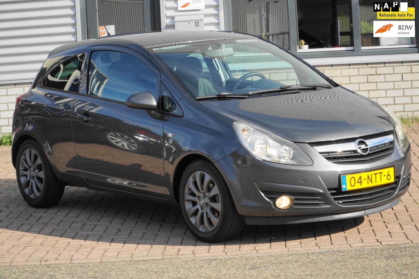 Opel Corsa - 1.2-16V '111' Edition NAVI AIRCO CRUISE - AutoWereld.nl