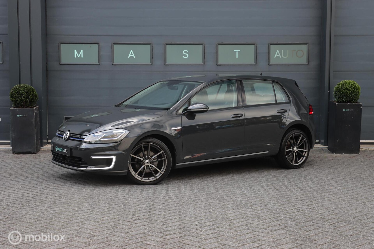 Volkswagen e-Golf - | NAP | ACC | Warmtepomp | Apple CarPlay - AutoWereld.nl