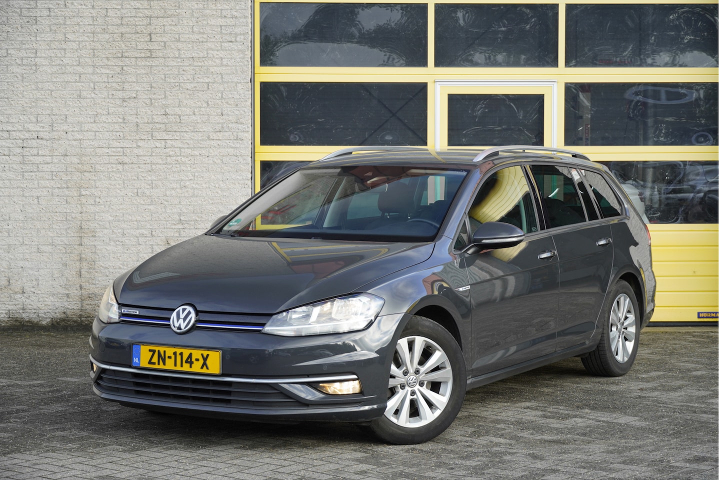 Volkswagen Golf Variant - 1.5 TSI 131PK! Automaat Highline BJ2019 Lmv 16" | Led | Pdc | Navi | Verwarmd voorruit | A - AutoWereld.nl
