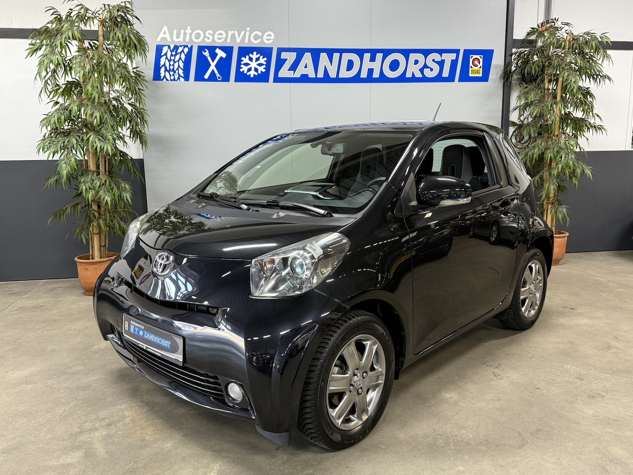 Toyota iQ - 1.0 VVTi Aspiration 1.0 VVTi Aspiration - AutoWereld.nl