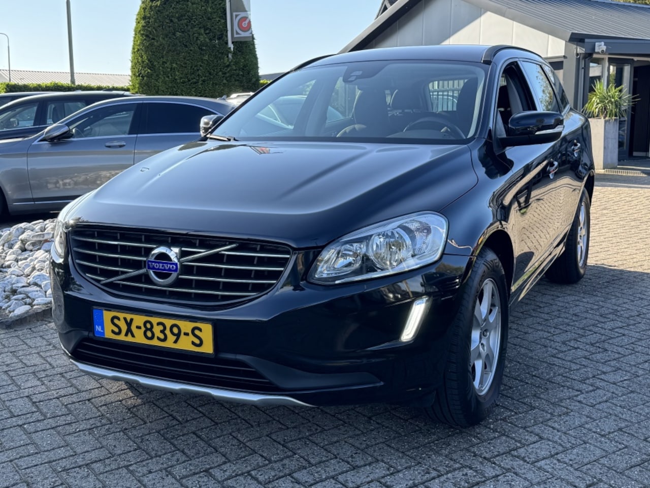 Volvo XC60 - 2.0 D3 5-Cilinder Momentum 2013 Zwart Trekhaak - AutoWereld.nl
